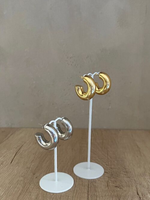 Bold hoop earrings (2)