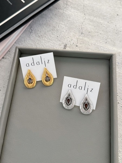 Sola καρφωτά σκουλαρίκια